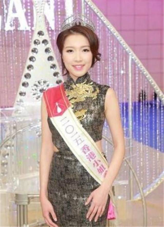 在2009年为李泽楷生下一子,2010年再添双胞胎两子,但最终分手.