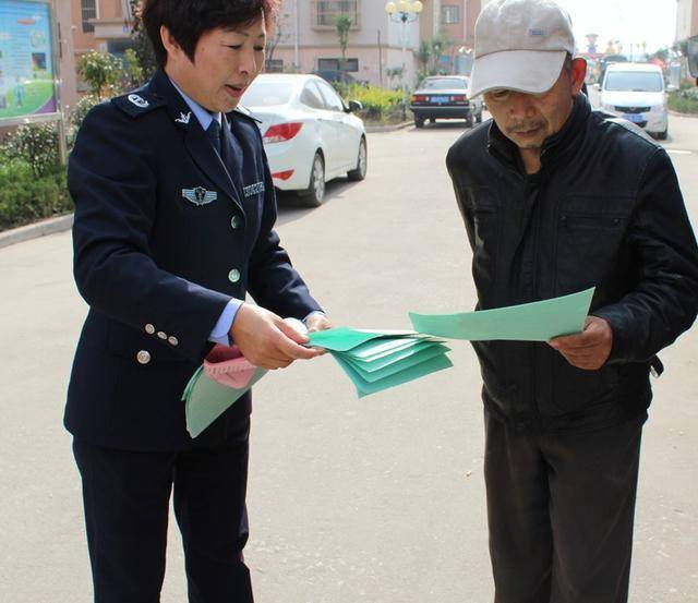 滕州市西岗司法所开展"送法进村居,服务零距离"法治宣传活动