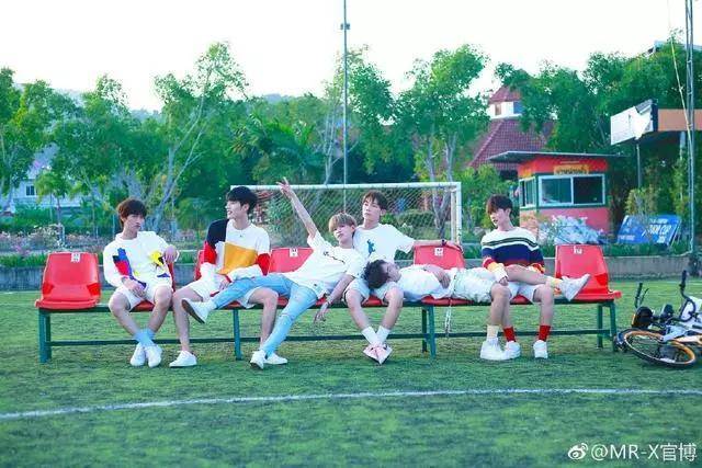 飞北美拍Dior,乐华七子关晓彤同台,坤音资源最强