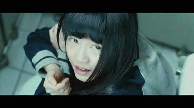 出演《熔炉》的小女孩长大了 气质清新亭亭玉立