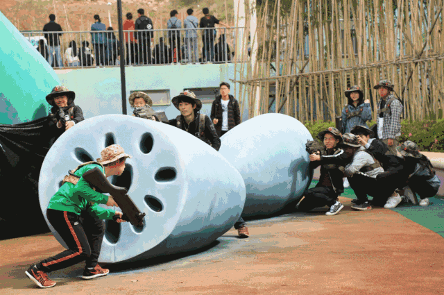 听说南昌万达乐园正在上演一部枪战大戏,吃瓜群众们快