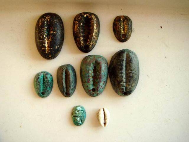 出土的金属贝币 金属铸贝货币时期(商周晚期)冶炼技术成熟,改进之前