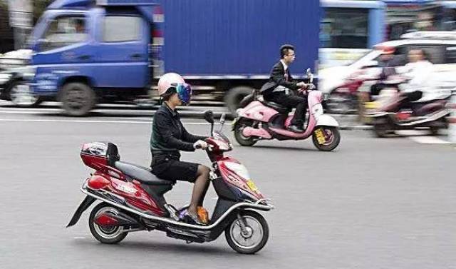 机动车不礼让行人会被记3分!然而,我在路上怎么从没见过车让人