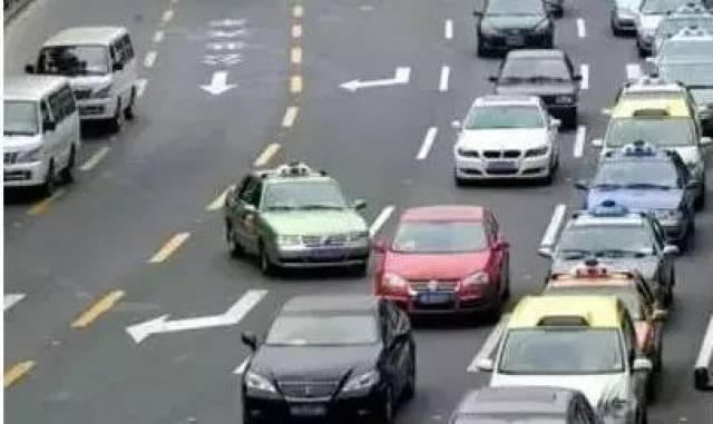 机动车不礼让行人会被记3分!然而,我在路上怎么从没见过车让人