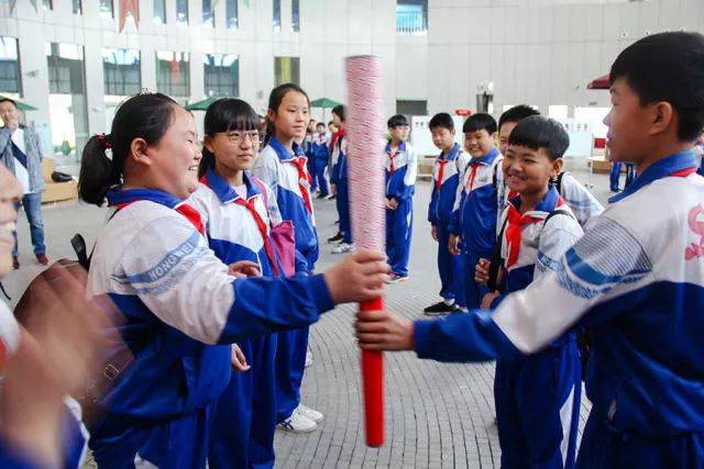 静海区子牙镇子牙小学到萨马兰奇纪念馆开展课外实践活动