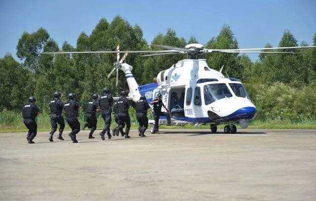 南宁市公安局组织全市公安机关主要业务单位80多名民警参加了首届警用