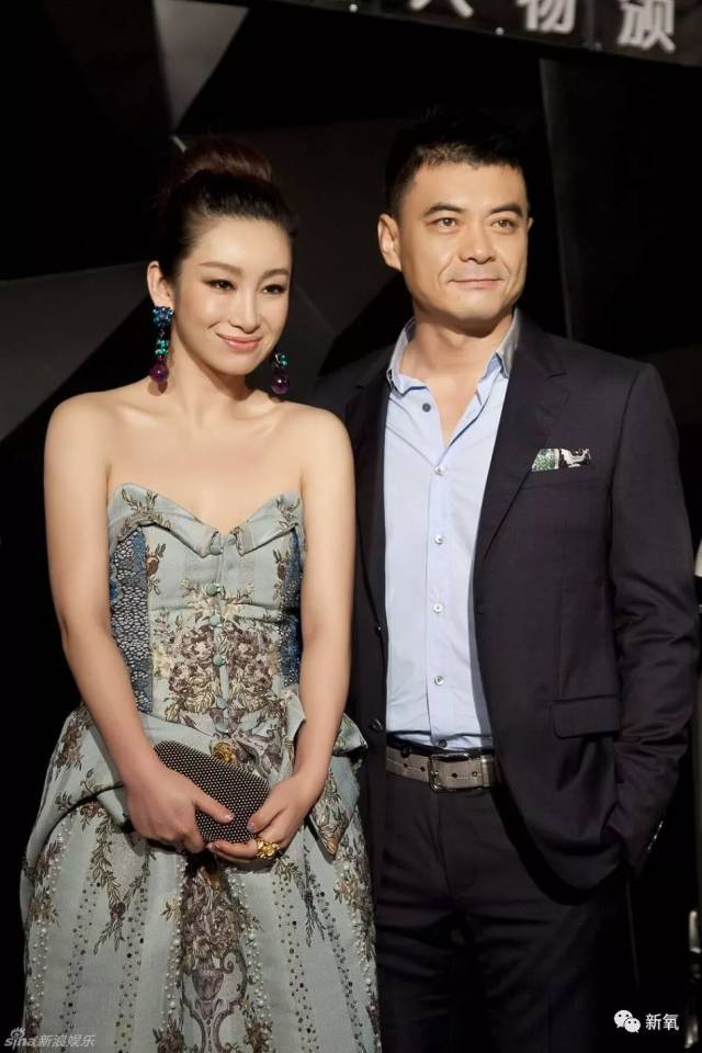 对了王新军前妻是唐静,就是那个《武林外传》里扈十娘.两人生有一子.