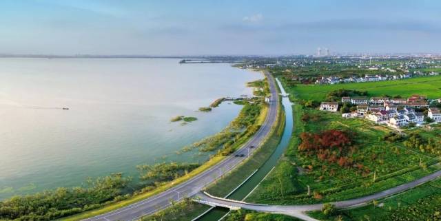 北太湖风景区内拥有稻香公园,油菜花海,风情顺堤河,长洲苑湿地公园