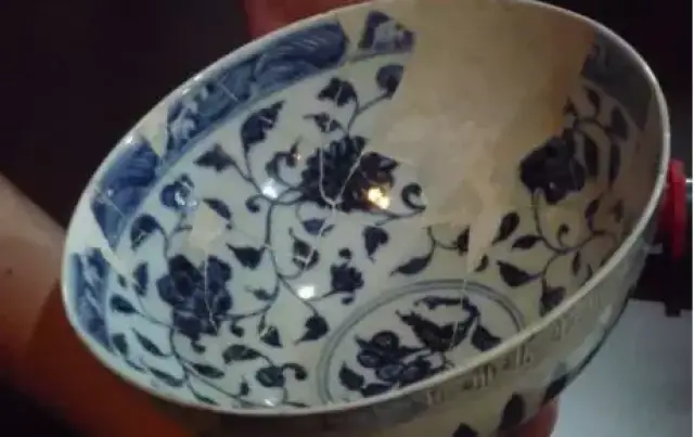 永乐青花微观气泡及锡斑呈现,领略一代名瓷经典