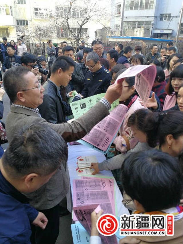 送《宪法》《监察法》进社区 乌鲁木齐市沙区监察委与