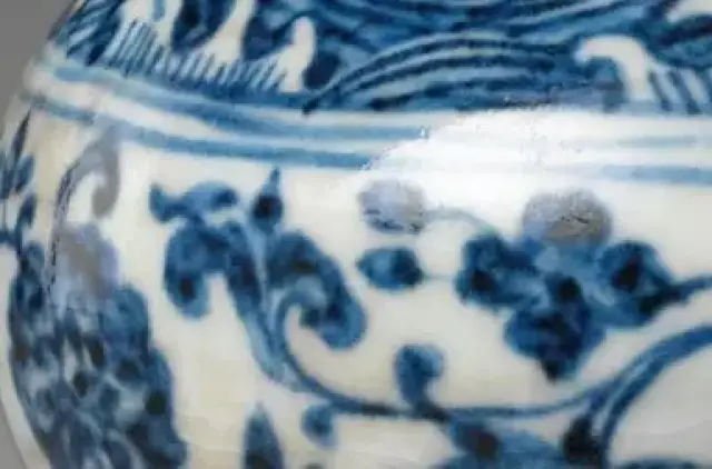 永乐青花微观气泡及锡斑呈现,领略一代名瓷经典