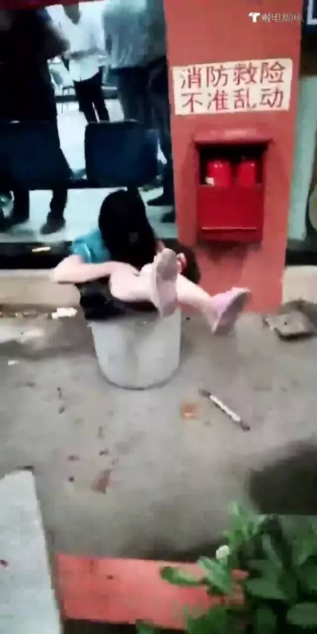 广州芳村一女子被砍十几刀,砍人男子不停骂:奸夫