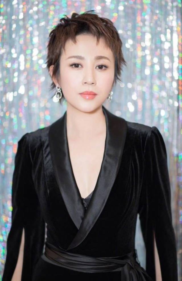 爱笑的女孩子果然很好命,就像马丽一样可以嫁给爱情