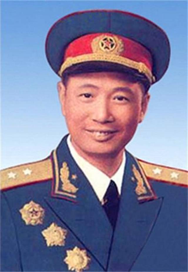 最后一位离世的开国中将,四个儿子一个女婿都是将军,最高为上将