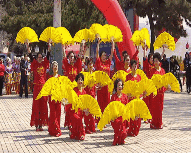 景立国 今天的参赛队伍的阵容和昨天相比更加强大,我们希望通过广场舞