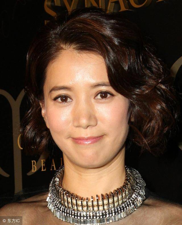 1992年,袁咏仪与张智霖相识相爱,2001年,两人于美国秘密结婚.