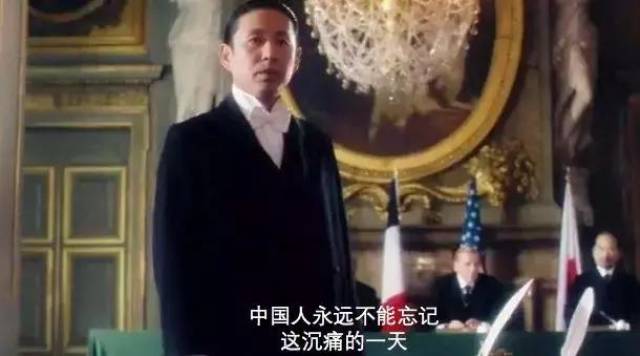 这一幕,在影片《我的1919》里由陈道明老师演绎出来了.