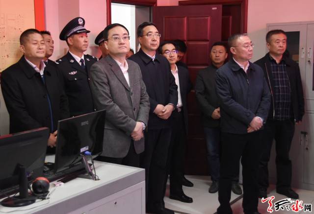 市委书记王锐,市人大常委会主任,市委政法委书记蒋晓强参加调研活动.