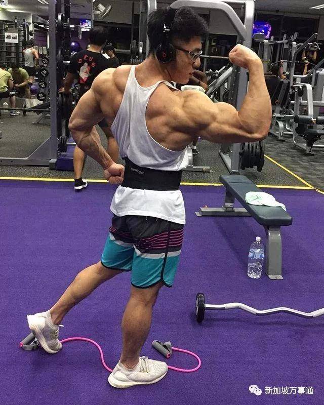 要知道他这一身的肌肉可不是一朝一夕能练出来的