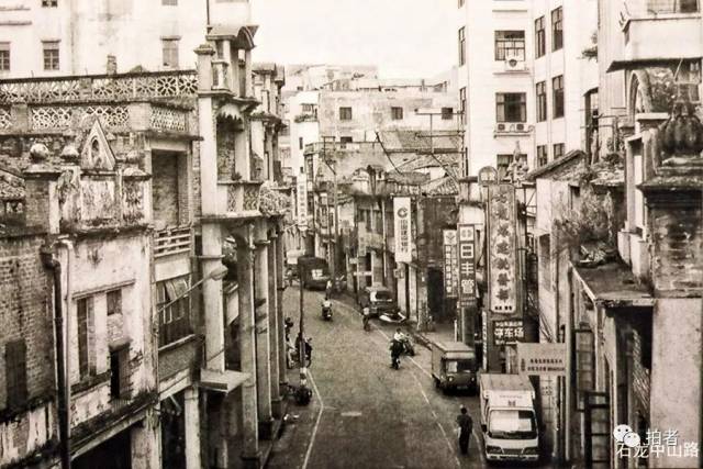 东莞展览馆里展出的石龙中山路旧照.