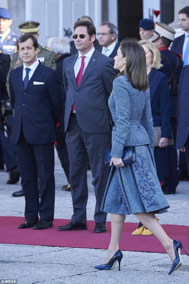 西班牙王后莱蒂齐亚陪同国王欢迎葡萄牙总统,