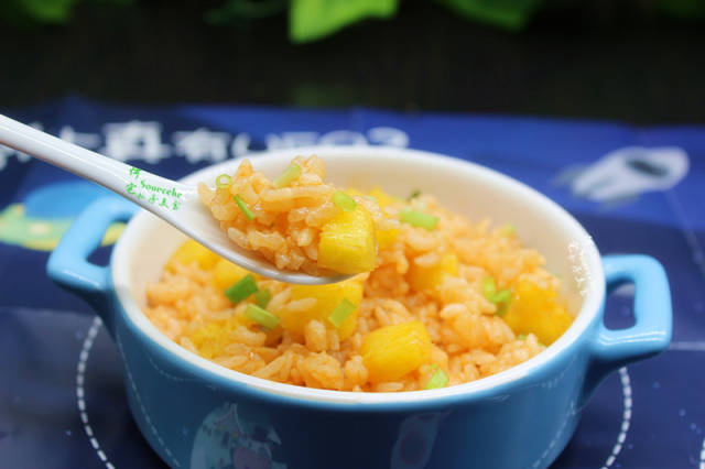 菠萝炒饭怎么蒸才软糯 b8ac954515304541857129acdcec147a.jpeg
