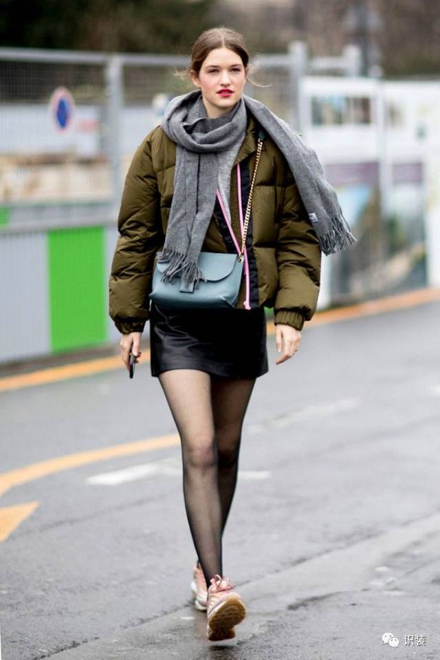黑丝退潮,肉丝当道?今年要怎么穿丝袜才时髦?