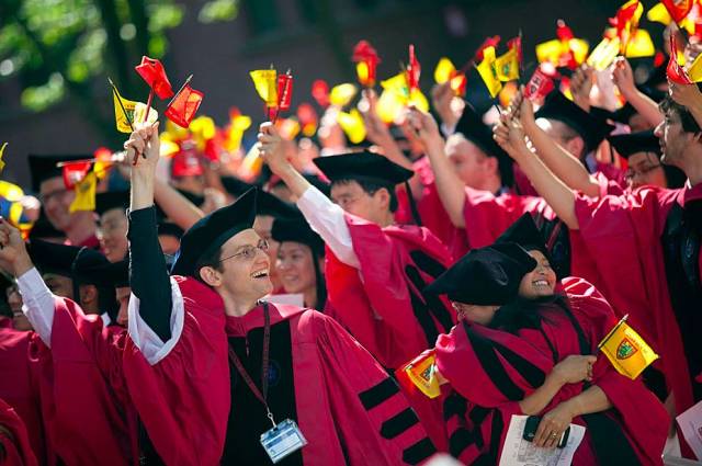 揭秘哈佛大学等美国名校毕业生的真实生活