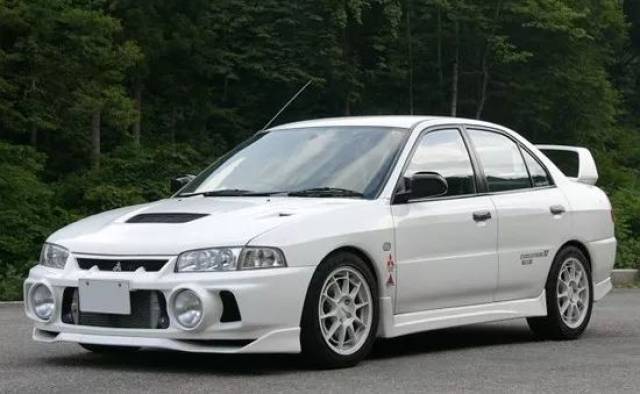 evo v和evo vi 与四代相比都没有大刀阔斧的"进化,直到2001年在evo