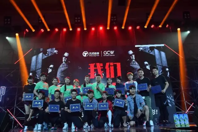 2018年,上海,美宝国际助力著名健身教练王广成和他的gcw健身舞,在