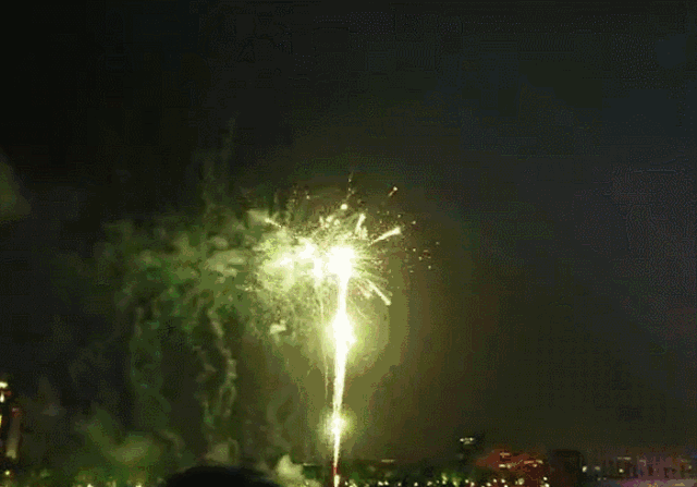 宁波姚江上200架无人机腾空而起!长达8分钟的烟花太美!