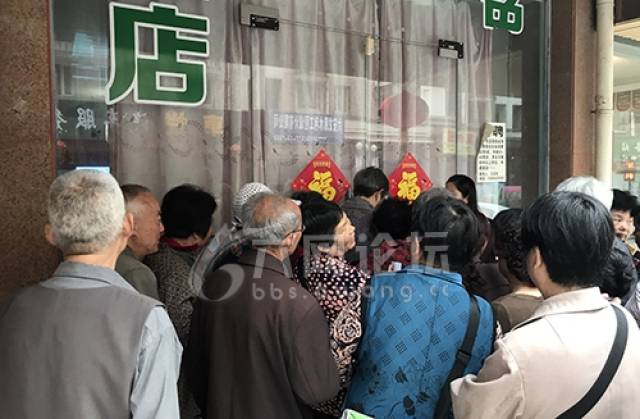 药店免费体检的噱头给老年人免费体检,实为让老人花钱买药