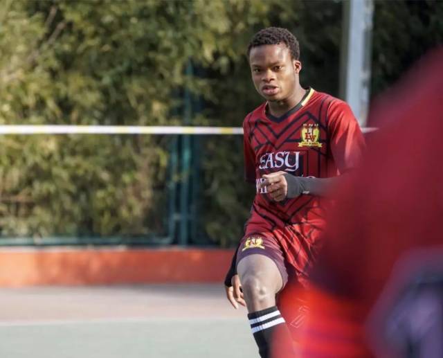 追风少年 | 帅气与实力并存的足球小哥了解一下