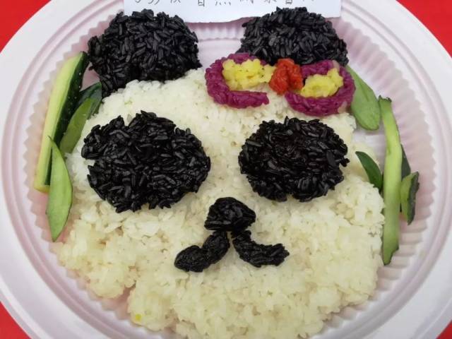 火遍广西的五色糯米饭,三月三回村里拼一组!没有我,我们村会输!
