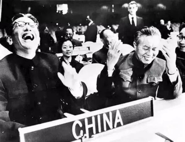 叙利亚被轰炸,一张图却看哭国人.....