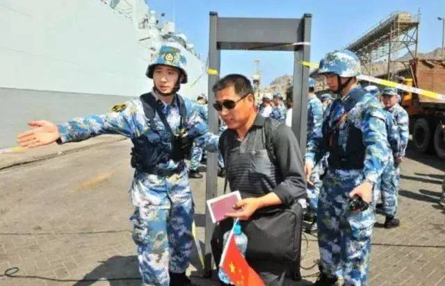 叙利亚被轰炸,一张图却看哭国人.....