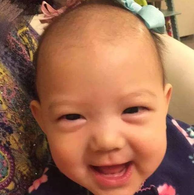 星二代头发稀疏如何打扮?奥莉扎萌系冲天辫,甜馨的仙女辫好看!
