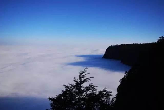 寻游"山水秘境"瓦屋山,周末一起赏杜鹃花海,观日出云海!