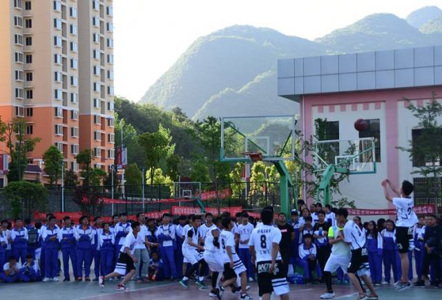 印江一中第四届学生篮球运动会精彩开幕