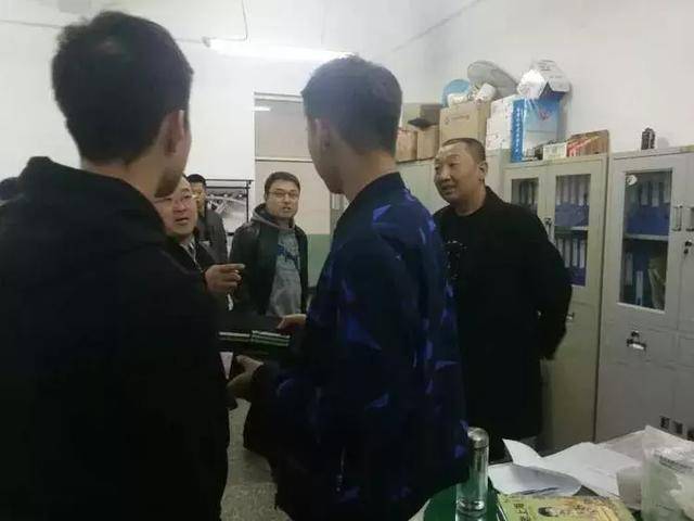 拾金不昧正能量视频图片 5ec71c4e3ce745108d4bf411b4fb8482.jpeg