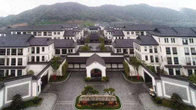 二,购买舟山绿城长峙岛相关房产的业主子女就读我校各年段,其享受的