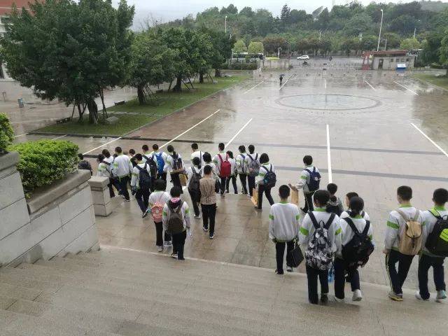 疏雨轻风,漫步花间——福州屏东中学初三优秀学子前往