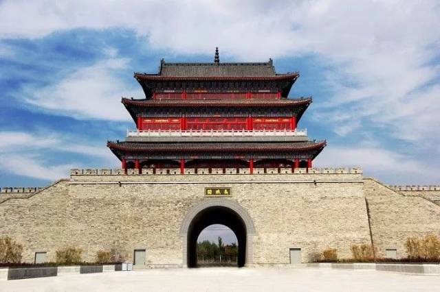旅游集散中心这是一心,盐池县有花马祠,有古城,以古城为依托,就是长城