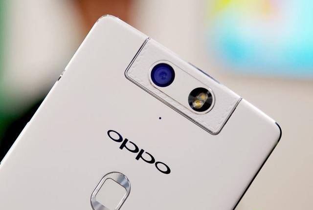 这是一款让人印象深刻的产品,oppo先推出旋转摄像头的oppo n1与n1