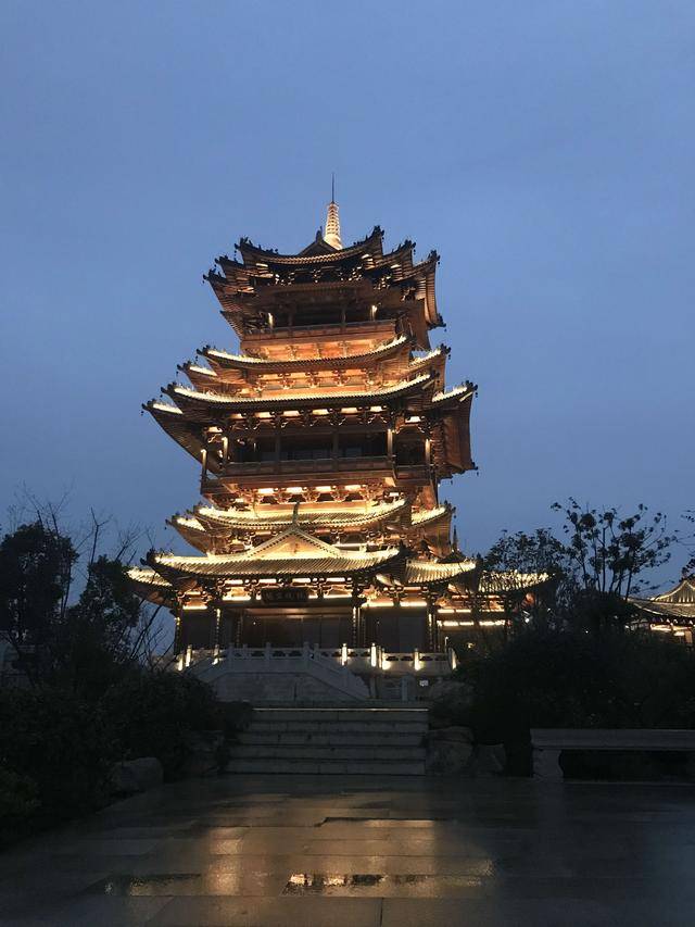 杭州市半山国家森林内望宸阁夜景欣赏