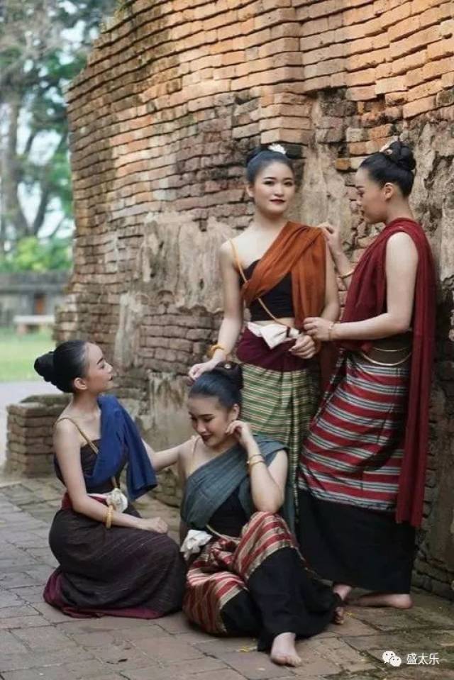 泰国北部傣沅女性服装