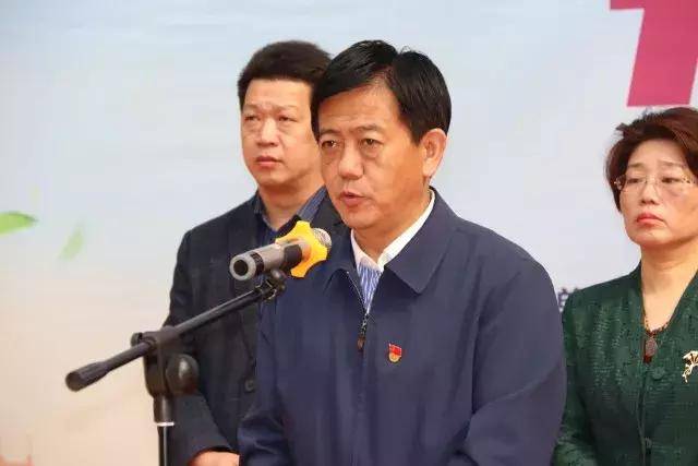 区教育局局长韩吉东宣布潍城区2018年中小学体育节开幕.