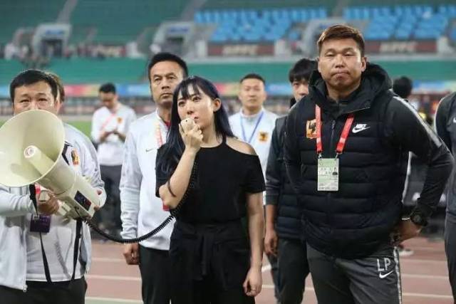 文筱婷鞠躬致歉河南球迷怒骂郭光琪背锅的怎么总是总经理