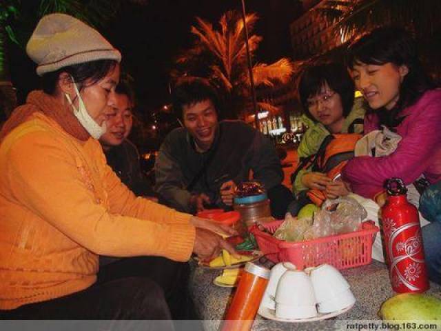不会讲越南话,越南人听不懂英文,想上厕所必须