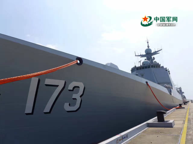 173长沙舰停泊在军港码头4月12日上午,中央军委在南海海域隆重举行